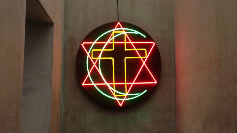 Die Symbole der drei abrahmitischen Religionen.