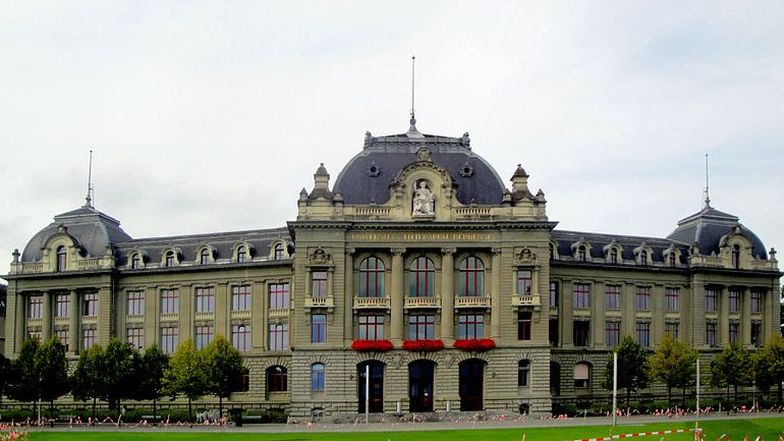 Die Universität Bern bietet ab Sommer 2017 eine Weiterbildung für muslimische Seelsorger an.