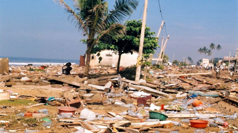 Küste in Sri Lanka nach dem Tsunami 2004