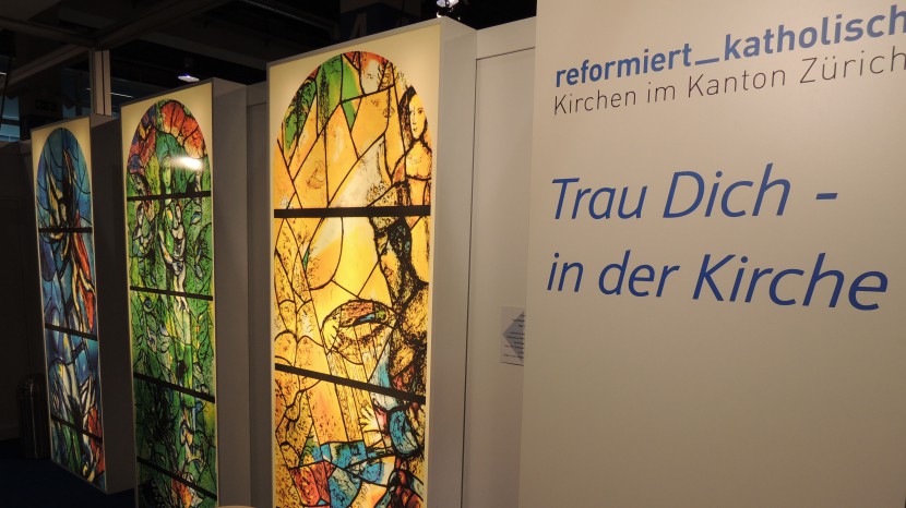 Messestand der Kirchen an der Hochzeitsmesse