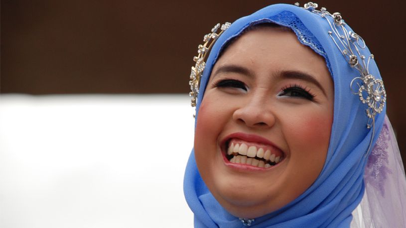 Eine indonesische Muslimin im Hijab.