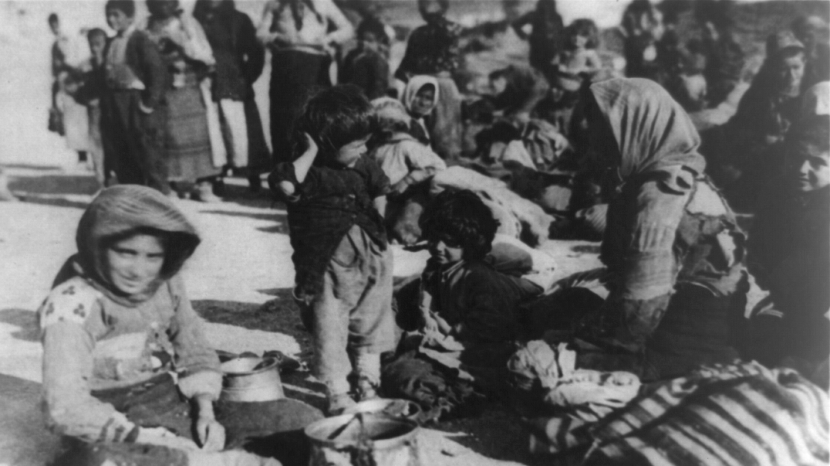 Armenische Flüchtlinge 1915 in Syrien.