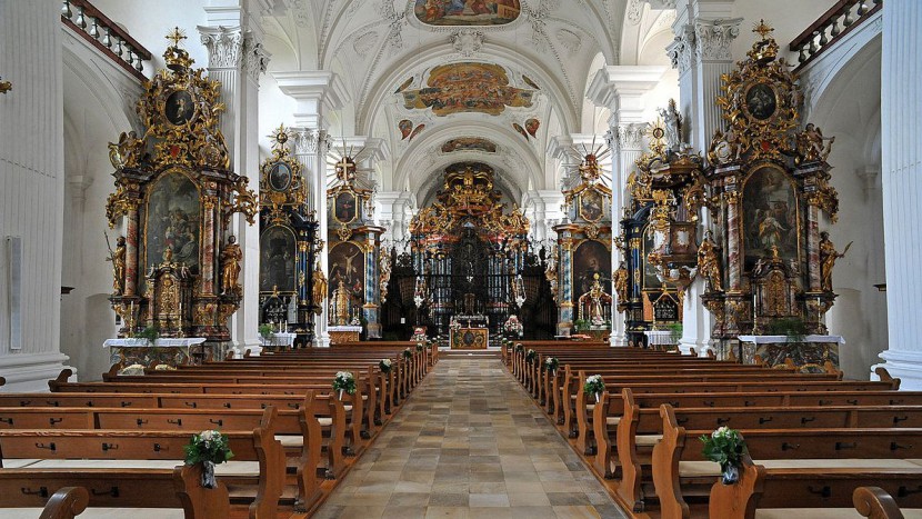 Im Innern der Klosterkirche Rheinau.