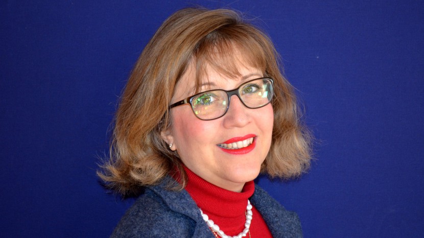 Das Bild zeigt die Pfarrerin Nadine Hassler Bütschi, Pfarrerin im aargauischen Möhlin. Sie ist die Autorin des Blog-Beitrages.