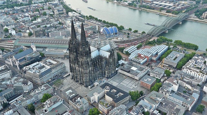 Luftaufnahme des Kölner Doms.