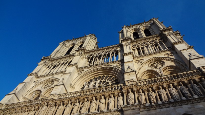 Aussenansicht der Kathedrale Notre Dame in Paris