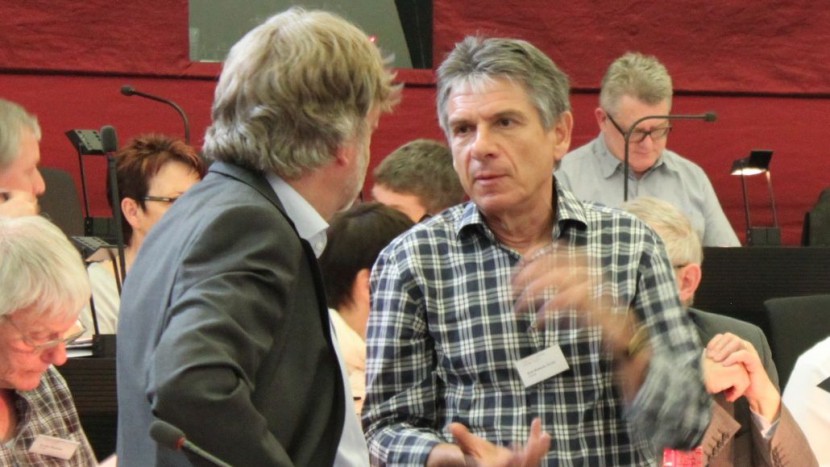 Kurt Bösch und David A. Weiss in Diskussion