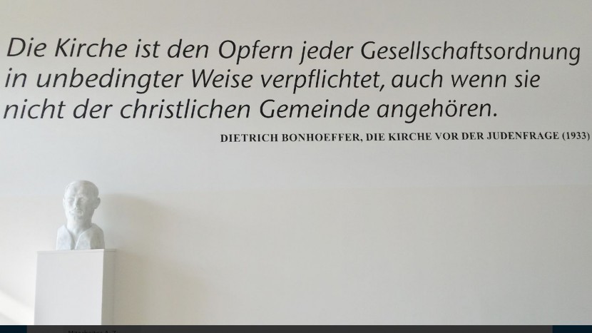 Ein Zitat von Dietrich Bonhoeffer an der theologischen Fakultät der Humboldt Universität zu Berlin.