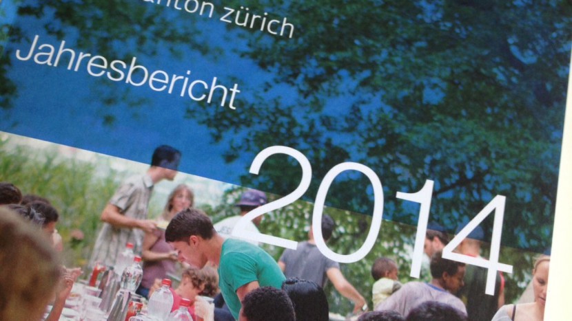 Die erste Seite des Jahresberichts 2014 der Zürcher Landeskirche.