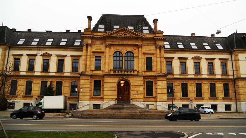 Die Universität Neuenburg.