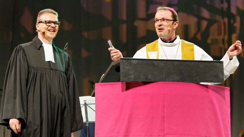 Martin Schmidt, St. Galler Kirchenratspräsident (links) und Abt Urban Federer.