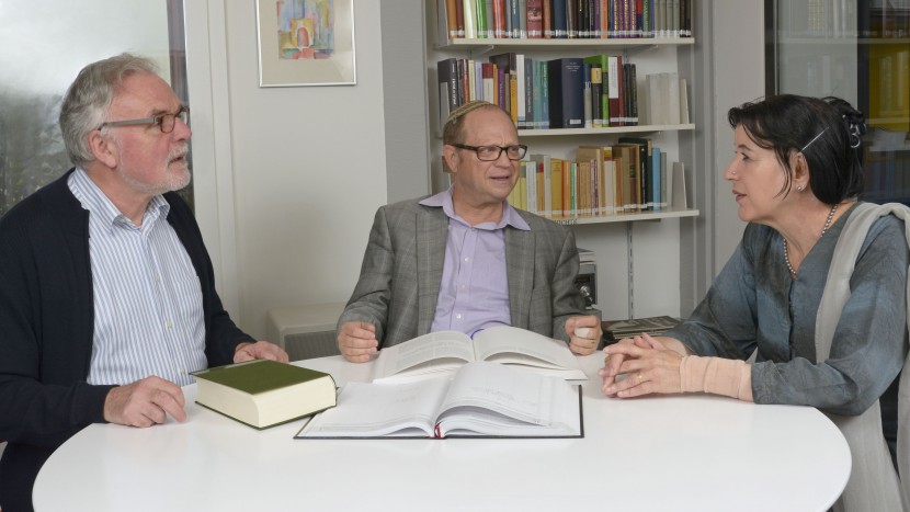 Geschäftsleiter Hanspeter Ernst und die Dozenten Michel Bollag und Rifa'at Lenzin vom Zürcher Lehrhaus.