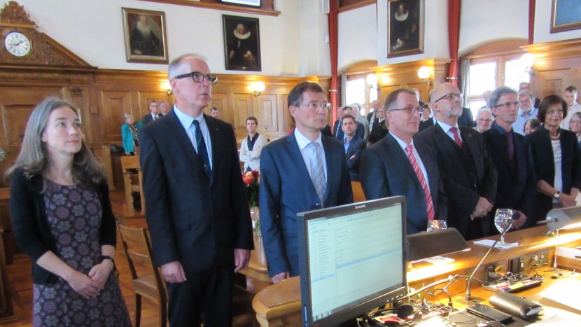 Der neu gewählte Kirchenrat wird vereidigt, v.l.n.r: Esther Straub, Thomas Plaz-Lutz, Andrea Marco Bianca, Michel Müller, Daniel Reuter, Bernhard Egg, Katharina Kull-Benz
