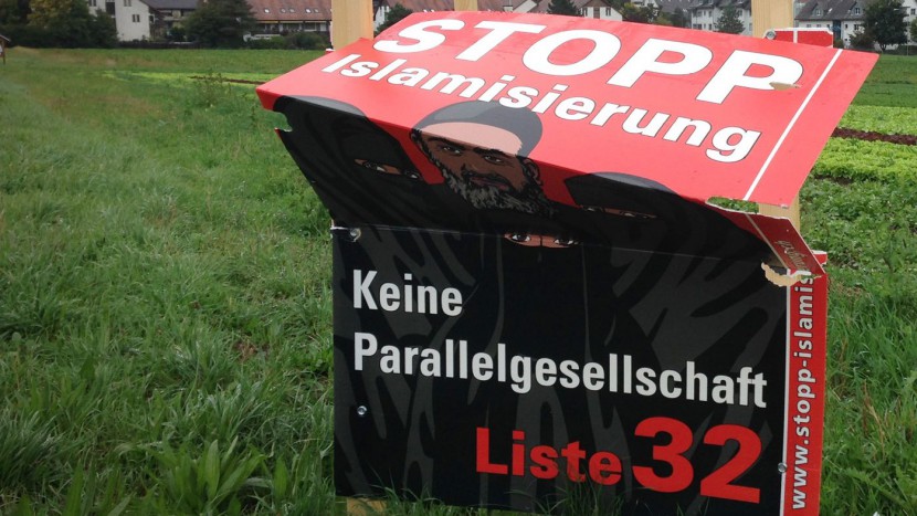 Die EDU findet es «skandalös», dass die Medien die Zerstörung der Plakate verschweigen.