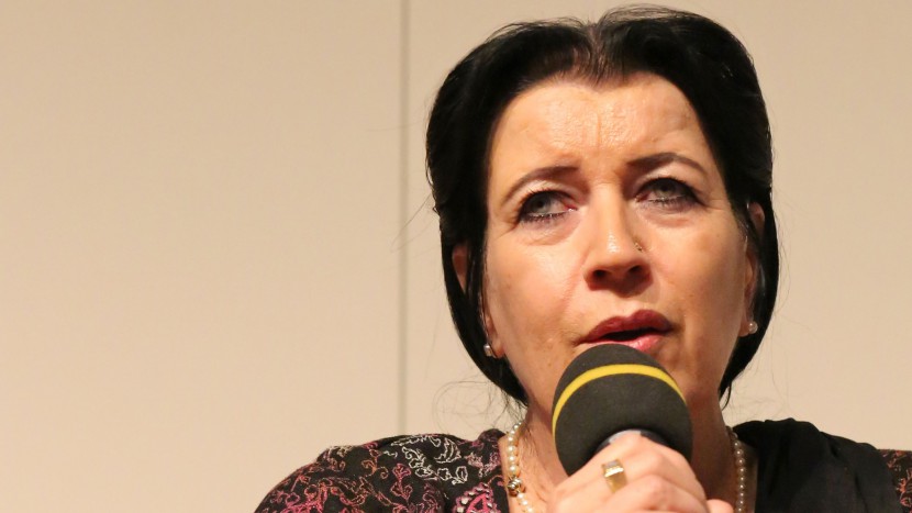 Die Islamwissenschaftlerin Rifa’at Lenzin am Podium «Gibt es eine islamistische Bedrohung Europas?» vom 5. November in Basel.