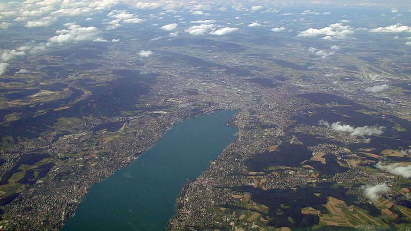 Zürich von oben: Die Stadt soll neu zehn reformierte Kirchenkreise haben.