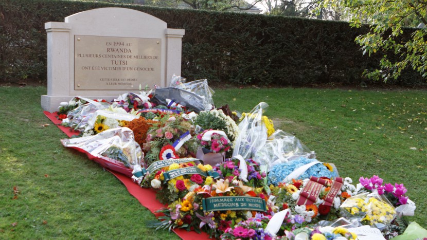 Ein Denkmal erinnert an den Genozid in Ruanda auf dem Pariser Friedhof Père Lachaise.