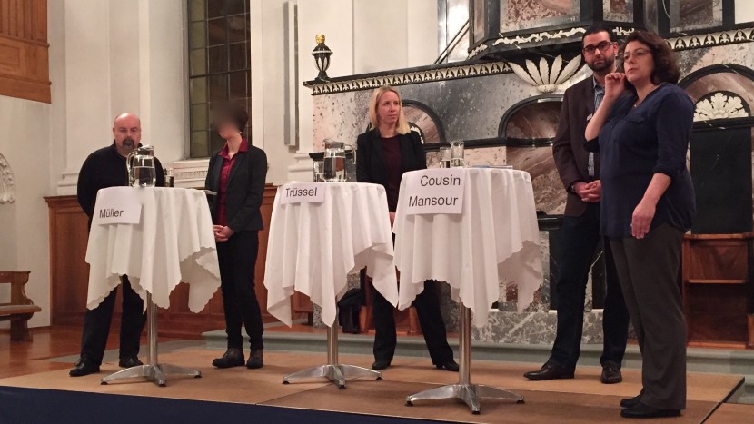 Pfarrer Roger Müller, eine Tochter eines Suizidopfers, Pfarrerin Silvia Trüssel, der Arzt Ramin Mansour sowie Marie-Eve Cousin vom Zürcher Schwerpunktprogramm Suizidprävention (von links).