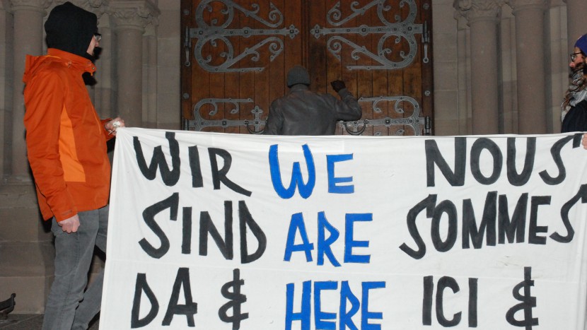 Protest gegen die Asylpolitik in der Matthäuskirche Basel.