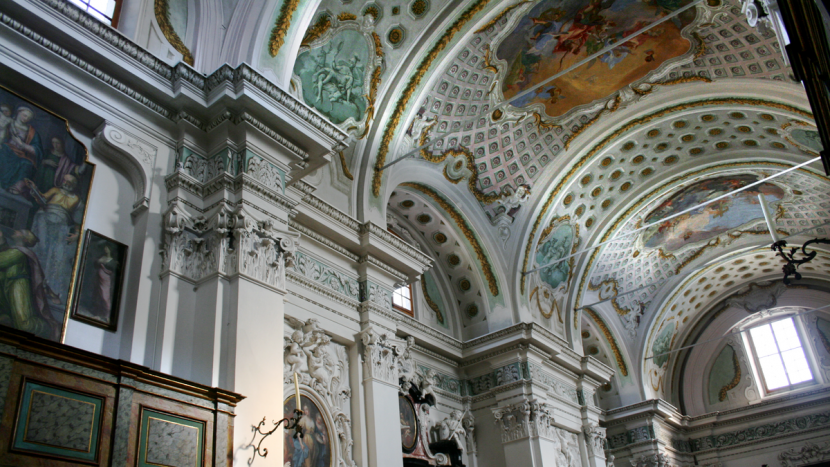 Der Innenraum der Kirche San Giovanni in Mendrisio.