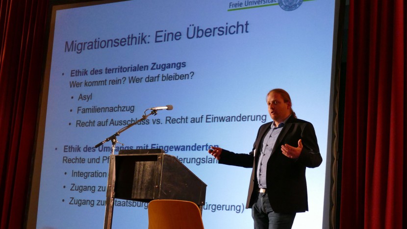 Akademischer Einstieg: Migrationsethiker Andreas Cassee bei seinem Referat.