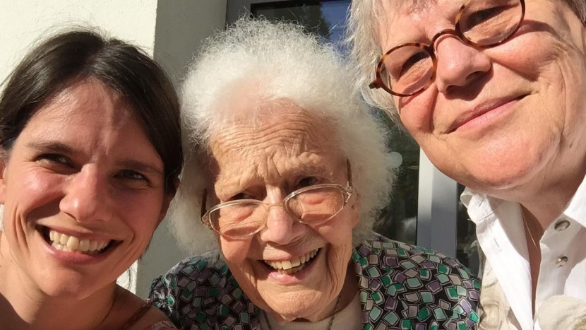 Ruth Epting (Mitte) mit Carla Maurer (links) und Esther Zehntner.