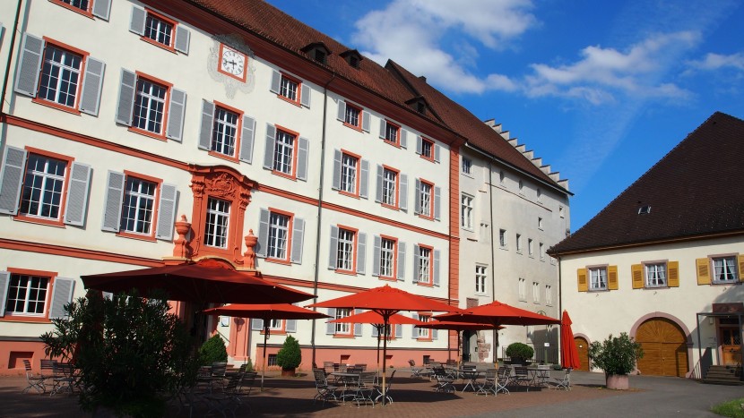 Auch in der Schweiz wohlbekannt: Schloss Beuggen am Rhein.