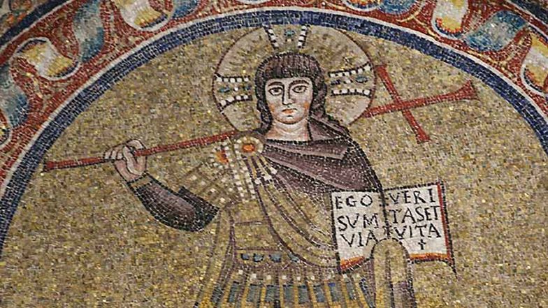 Martialischer Christus im Feldherrenmantel: Mosaik aus dem 5./6. Jahrhundert in der Capella di Sant'Andrea des erzbischöflichen Museums in Ravenna.
