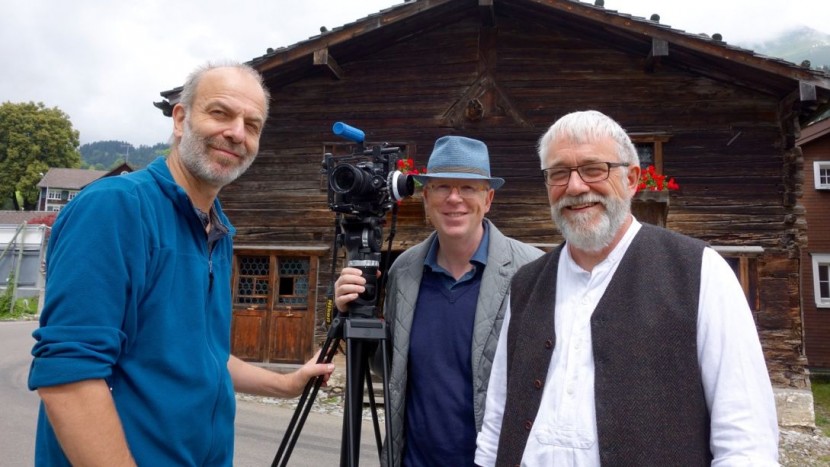 Kameramann Anders Lehmann, Regisseur Rainer Wälde und Produzent Hans Jörg Fehle bei den Dreharbeiten in Wildhaus.