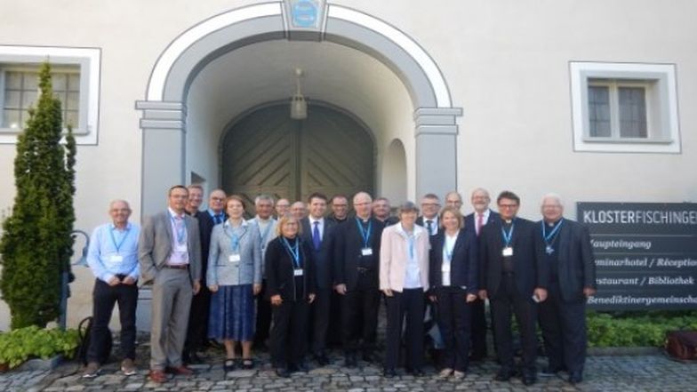 Die Delegationen von Kirchenbund und Bischofskonferenz in Fischingen.