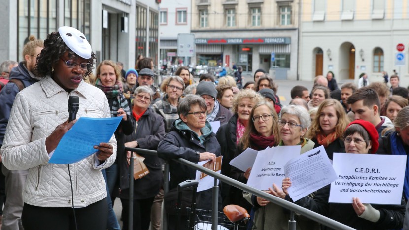 Solidaritätskundgebung in Basel: Übergabe der Härtefallgesuche