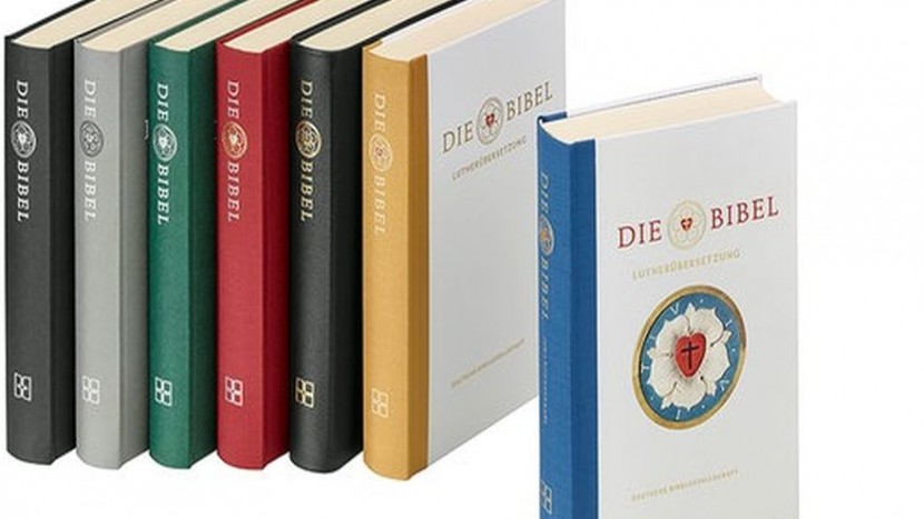 Am 19. Oktober erscheint die neue Lutherbibel in verschiedenen Ausstattungen.