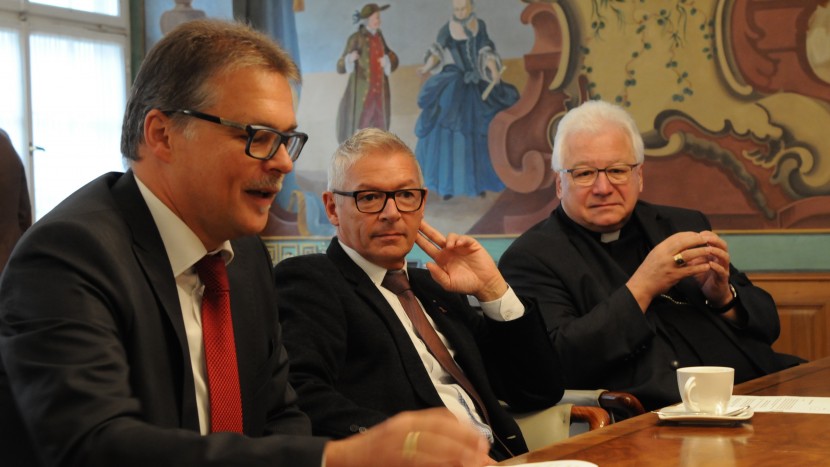 Informierten über das Reformationsjubiläum: Martin Schmidt, Präsident des reformierten Kirchenrates, Regierungsratspräsident Martin Klöti und Bischof Markus Büchel. 