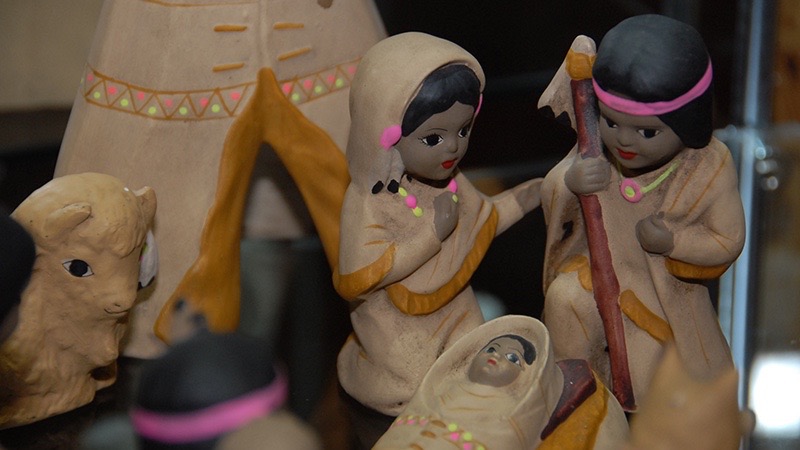 Die heilige Familie im Tipi. Krippe aus Kanada.
