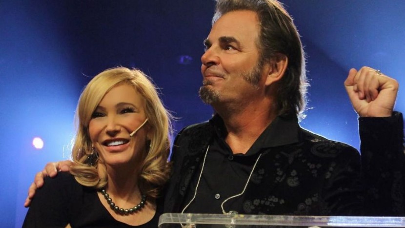 Tele-Evangelistin Paula White mit ihrem Ehemann, dem berühmten Keyboarder von «Journey», Jonathan Cain.
