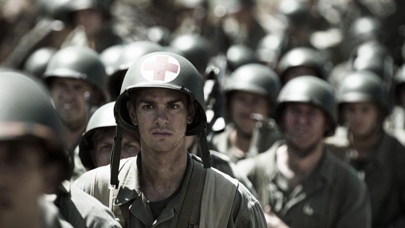 Desmond T. Doss wartet auf den Angriff: Der Soldat weigert sich, eine Waffe zu tragen.