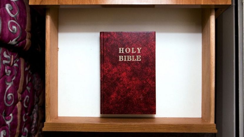 Die Bibel in der Nachttischschublade ist in vielen Hotels keine Selbstverständlichkeit mehr.