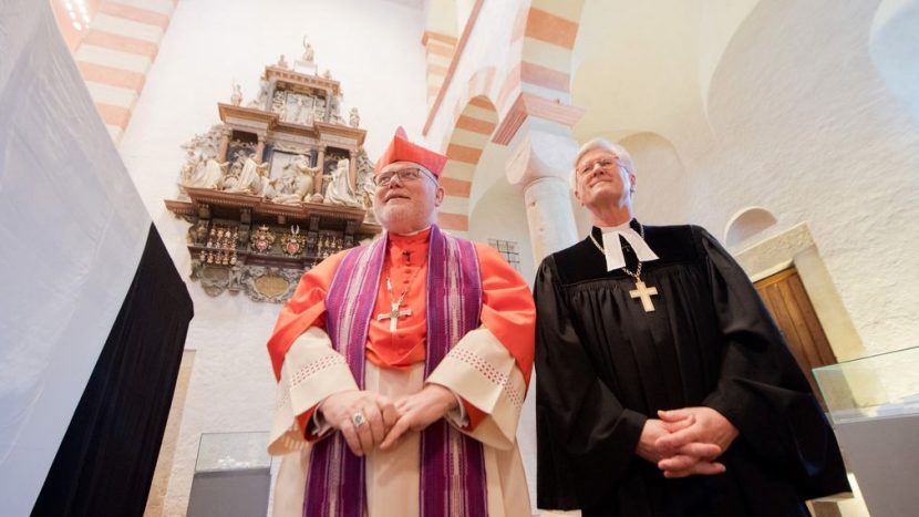 Kardinal Reinhard Marx und Heinrich Bedford-Strohm an einem Versöhnungsgottesdienst in Hildesheim, Niedersachsen..