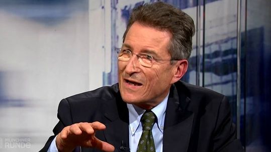 Der ehemalige EKD-Ratsvorsitzende Wolfgang Huber ist auch heute noch in der Kirche präsent.