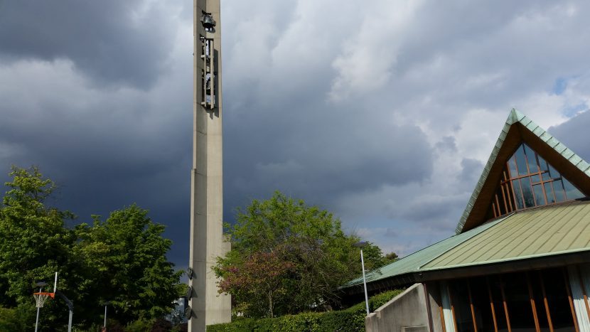 Warten, bis die dunklen Wolken vorüberziehen? Basler Gellertkirche.